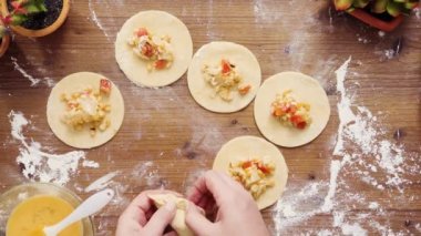 Düz yatıyordu. Adım adım. Ev yapımı vejetaryen empanadas Mısır ile yapma
