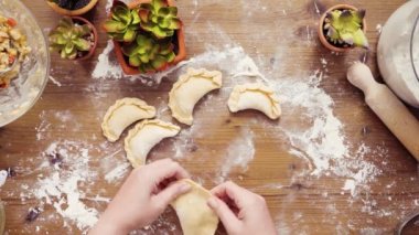 Düz yatıyordu. Adım adım. Ev yapımı vejetaryen empanadas Mısır ile yapma