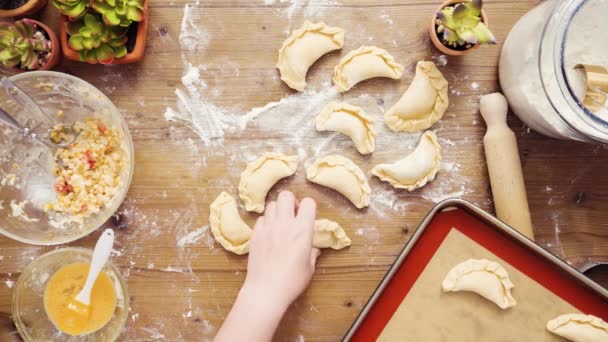 Acostado Paso Paso Haciendo Empanadas Vegetarianas Caseras Con Maíz — Vídeos de Stock