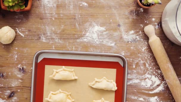 Byt Leží Krok Krokem Výroba Domácí Sladké Empanadas Červenými Jablky — Stock video