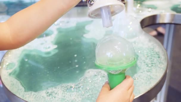 Slow Motion Kids Science Bubbles Local Science Museum — Stock Video