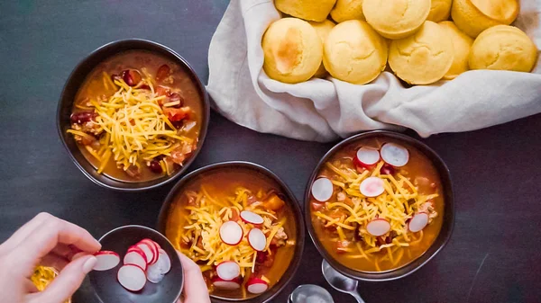 Step Step Garnishing Turkey Chili Green Onions Radishes Cheddar Cheese — Stock Photo, Image