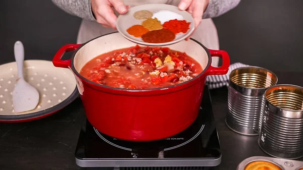 Paso Paso Cocinar Chile Pavo Horno Holandés Esmaltado Cubierto Hierro — Foto de Stock