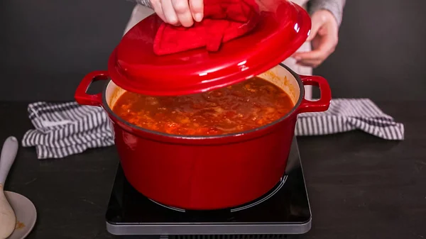 Paso Paso Cocinar Chile Pavo Horno Holandés Esmaltado Cubierto Hierro — Foto de Stock