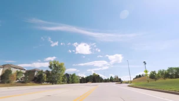 Fahren Auf Asphaltierten Straßen Vorort Südlich Von Denver Colorado — Stockvideo