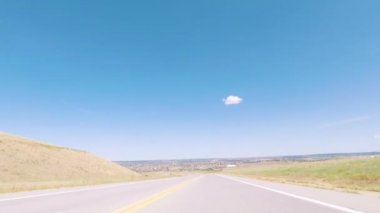 Denver, Colorado, ABD-Eylül 8, 2018 - Denver, Colorado güneyinde kırsal alanda döşeli yolda sürüş