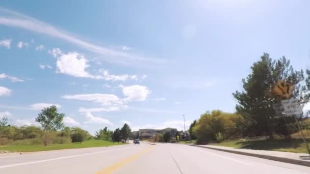 Denver Colorado Usa September 2018 Driving Paved Roads Suburban Neighborhood — Stock Video