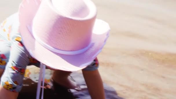 Slow Motion Little Girls Playing Small Beach Chatfield State Park — Stock Video