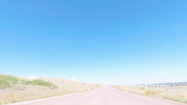 Проезд Грунтовой Дороге Через Открытое Пространство Сельском Пригороде Колорадо — стоковое видео