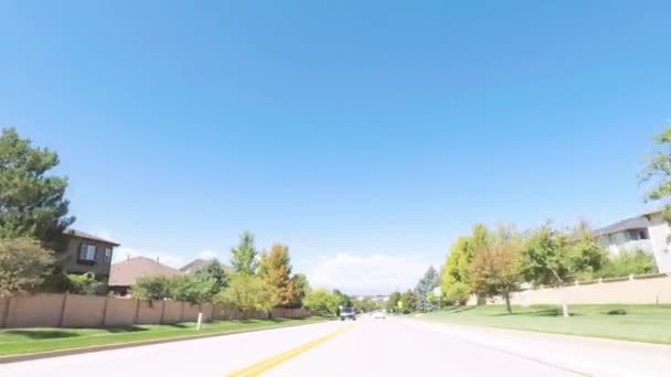 科罗拉多州 2018年9月9日 在当地的道路上驾驶通过郊区在南丹佛 科罗拉多州 — 图库视频影像