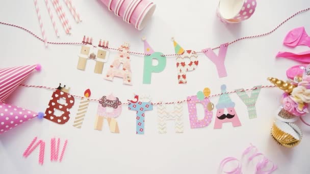 Děti Birthday Party Dodávky Bílém Pozadí — Stock video