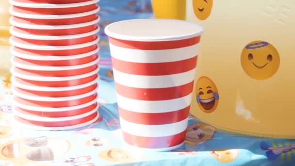 Cámara Lenta Jarra Limonada Emoji Temática Fiesta Cumpleaños Niño Parque — Vídeos de Stock