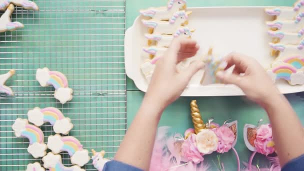 Biscotti Zucchero Unicorno Decorati Con Glassa Reale Sfondo Blu — Video Stock
