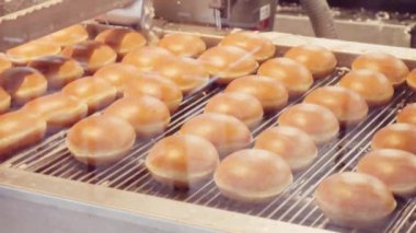 Donuts makine tarafından sanayi üretim