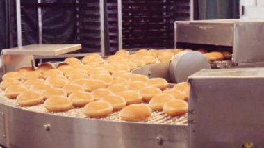 Donuts makine tarafından sanayi üretim