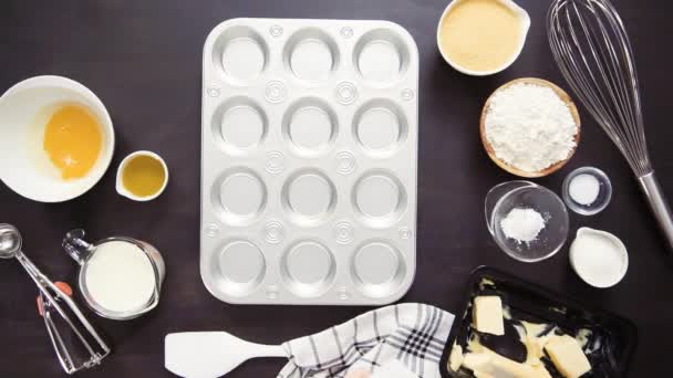 Lépésről Lépésre Fém Cupcake Serpenyőben Cornbread Muffin Sütni Vajaskenyér Készítés — Stock videók