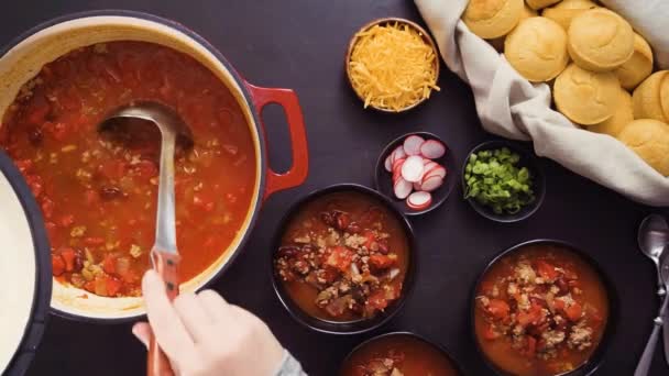 Stap Voor Stap Bovenaanzicht Convection Oven Serveren Turkije Chili Van — Stockvideo