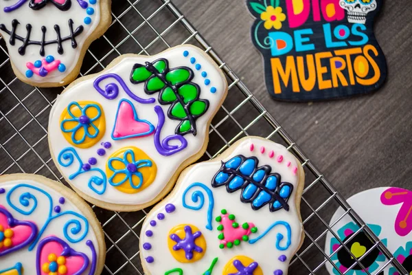 Suiker Koekjes Vorm Van Suiker Schedel Versierd Met Kleurrijke Koninklijk — Stockfoto