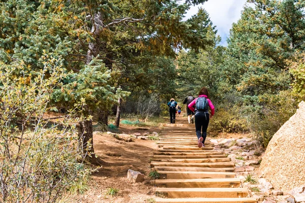 Colorado Springs Colorado Eua Outubro 2018 Caminhantes Avançados Subindo Trilha — Fotografia de Stock