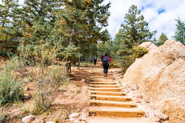 Colorado Springs Colorado Eua Outubro 2018 Caminhantes Avançados Subindo Trilha — Fotografia de Stock