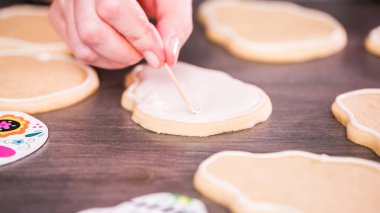 royal Icing ile şeker kafatası çerezleri dekorasyon