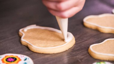 royal Icing ile şeker kafatası çerezleri dekorasyon