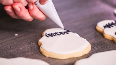 royal Icing ile şeker kafatası çerezleri dekorasyon
