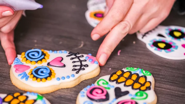 Flat Lay Sugar Skulls Inredda Med Olika Färg Royal Icing — Stockfoto