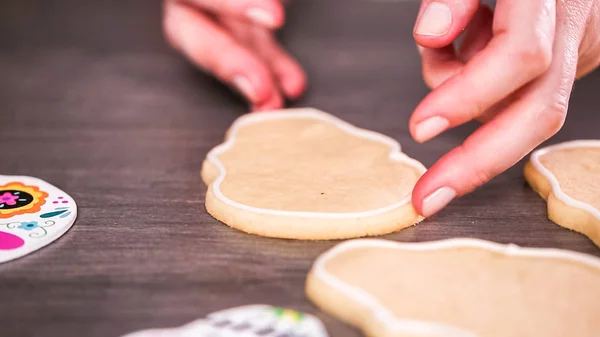 Crear Borde Para Inundar Las Galletas Cráneo Azúcar Con Hielo — Foto de Stock