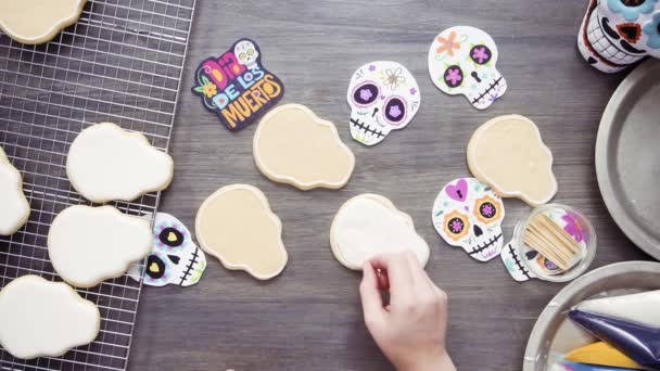 Step Step Flat Lay Flooding Sugar Skull Cookie White Royal — Stock Video