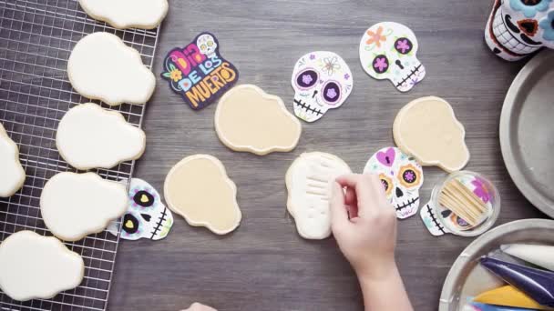 Lapso Tiempo Paso Paso Acostado Inundando Una Galleta Cráneo Azúcar — Vídeos de Stock