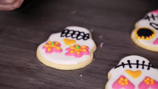 Idő Telik Lépésről Lépésre Díszítő Cukor Koponya Cookie Különböző Színű — Stock videók