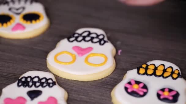 Idő Telik Lépésről Lépésre Díszítő Cukor Koponya Cookie Különböző Színű — Stock videók