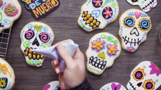 Lépésről Lépésre Lapos Feküdt Díszítő Cukor Koponya Cookie Különböző Színű — Stock videók