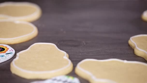 Paso Paso Creando Borde Para Inundar Galleta Del Cráneo Azúcar — Vídeo de stock