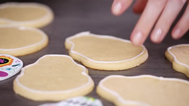 Lépésről Lépésre Edge Árvíz Cukor Koponya Cookie Royal Jegesedés Létrehozása — Stock videók