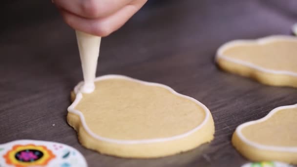 Step Step Creating Edge Flooding Sugar Skull Cookie Royal Icing — Stock Video