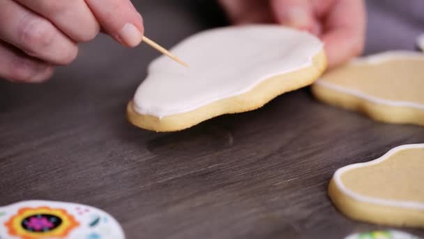 Βήμα Βήμα Πλημμύρες Ένα Cookie Κρανίο Ζάχαρη Λευκό Βασιλικό Άχνη — Αρχείο Βίντεο