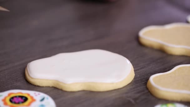 Paso Paso Inundando Una Galleta Cráneo Azúcar Con Glaseado Real — Vídeo de stock