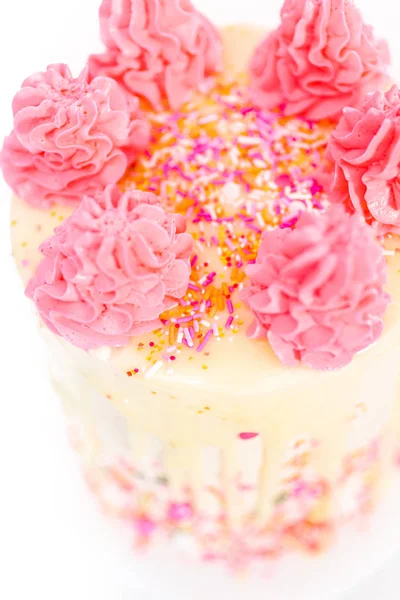 Pink White Buttercream Cream Cake Pink Sprinkles White Chocolate Ganache — Stock Photo, Image