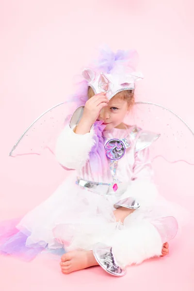 Πορτρέτο Ενός Μικρού Κοριτσιού Στο Κοστούμι Μονόκερος Glitter Ροζ Φόντο — Φωτογραφία Αρχείου