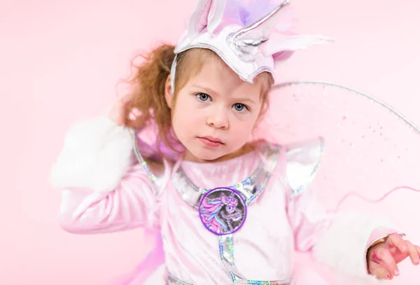 Πορτρέτο Ενός Μικρού Κοριτσιού Στο Κοστούμι Μονόκερος Glitter Ροζ Φόντο — Φωτογραφία Αρχείου