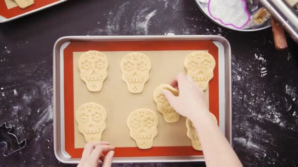 Mujer Horneando Galletas Calavera Azúcar Para Dia Los Muertos Holiday — Vídeos de Stock