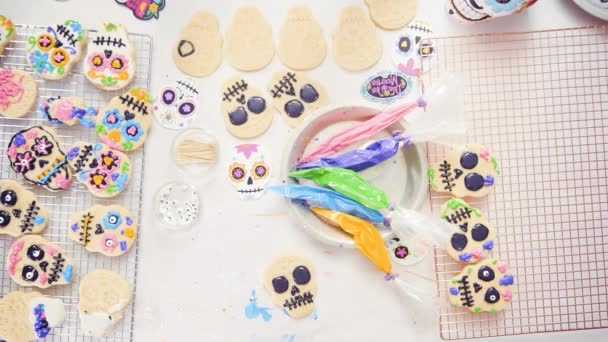 Mother Daughter Decorating Sugar Skull Cookies Royal Icing Dia Los — Stock Video