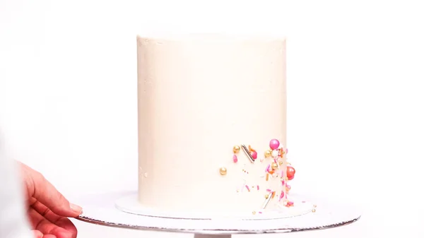 단계적으로 분홍색 뿌리와 케이크를 — 스톡 사진
