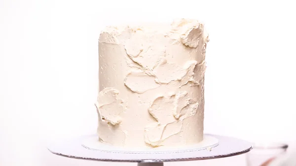 Krok Krokem Vysoký Narozeninový Dort Bílou Buttercream Poleva Poleva — Stock fotografie