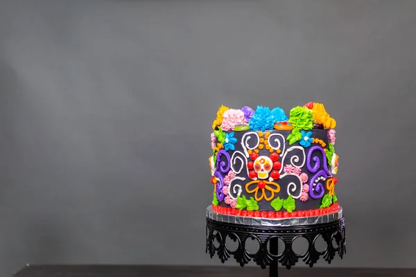 Изысканный Торт Dia Los Muertos Украшенный Красочными Глазурью Сливочного Крема — стоковое фото