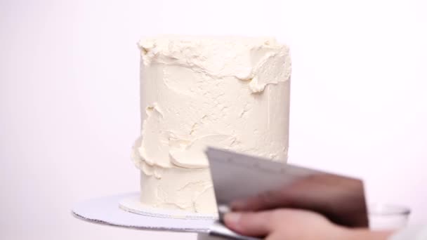 Schritt Für Schritt Sahnehäubchen Großer Geburtstagstorte Mit Weißer Buttercremeglasur — Stockvideo