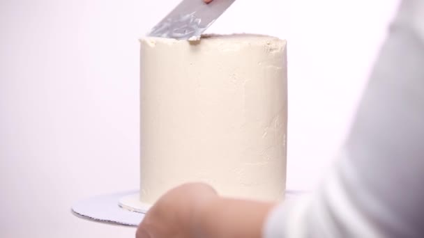 Passo Passo Bolo Aniversário Alto Gelado Com Cobertura Creme Manteiga — Vídeo de Stock