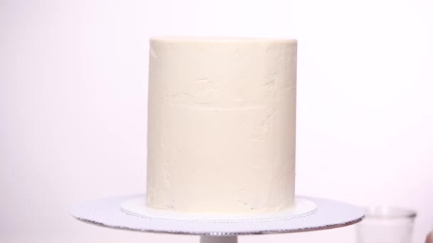 Krok Kroku Stosowania Pył Brokat Wysoki Tort Wisienką Biały Lukier — Wideo stockowe